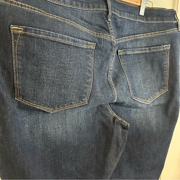 Old Navy | Curvy Midrise Denim - Picture 4 of 9